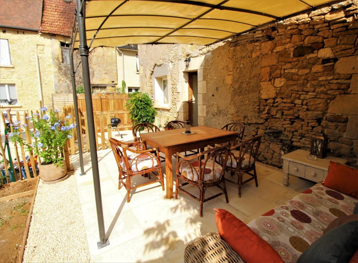 Joli Gite Pour 5 Personnes : Chez Cherrie Saint-Julien-de-Lampon المظهر الخارجي الصورة