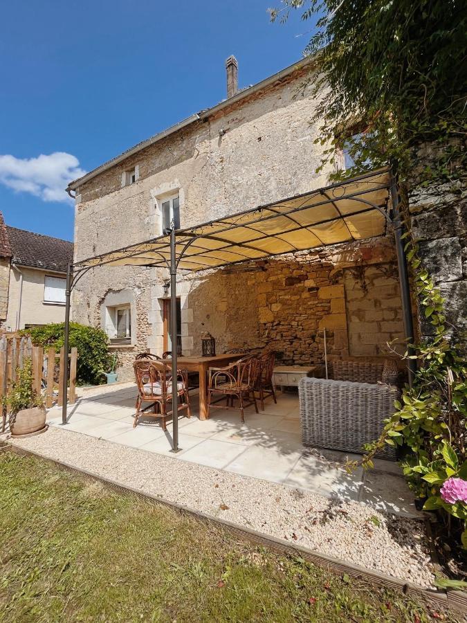 Joli Gite Pour 5 Personnes : Chez Cherrie Saint-Julien-de-Lampon المظهر الخارجي الصورة