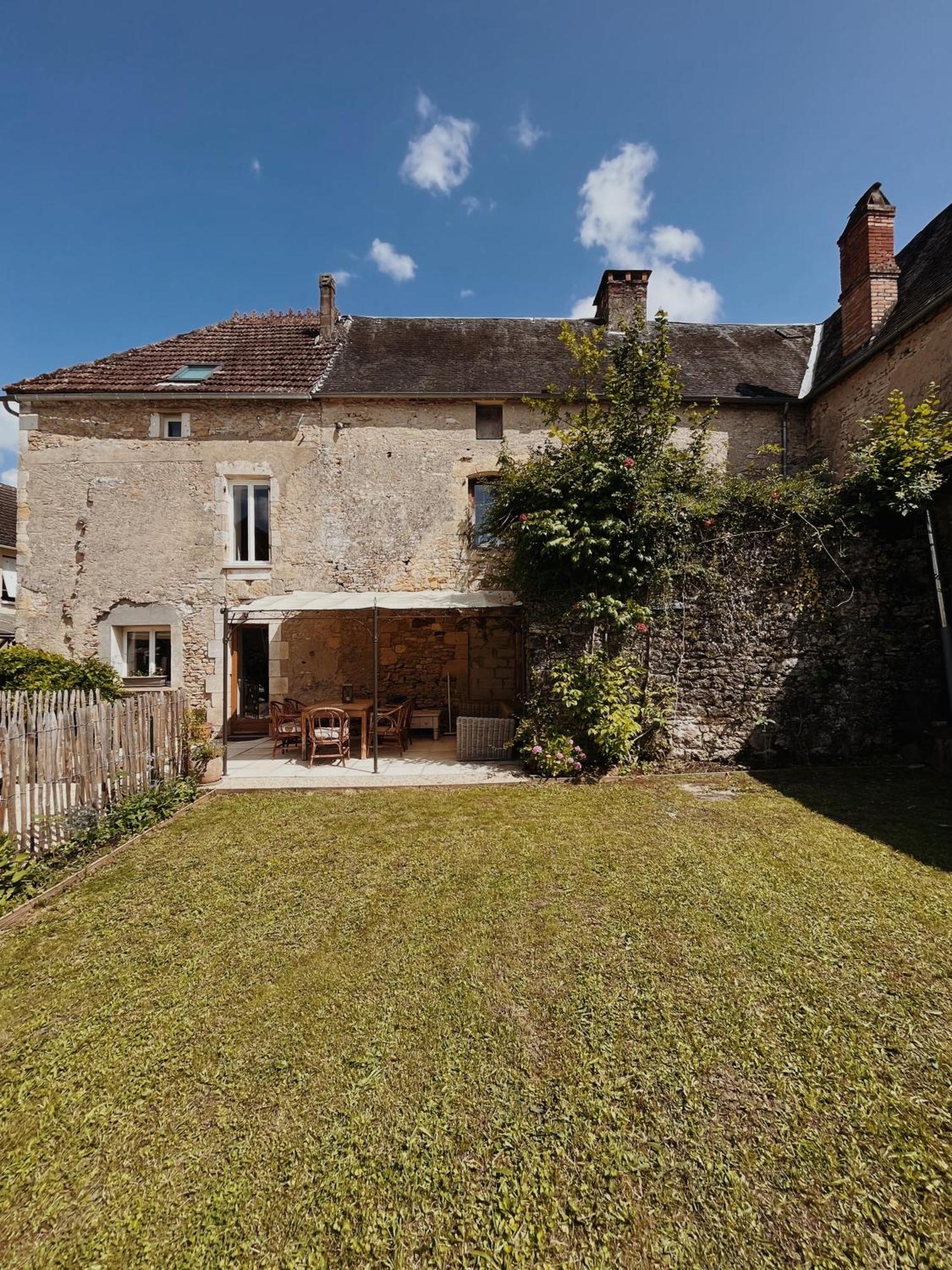 Joli Gite Pour 5 Personnes : Chez Cherrie Saint-Julien-de-Lampon المظهر الخارجي الصورة